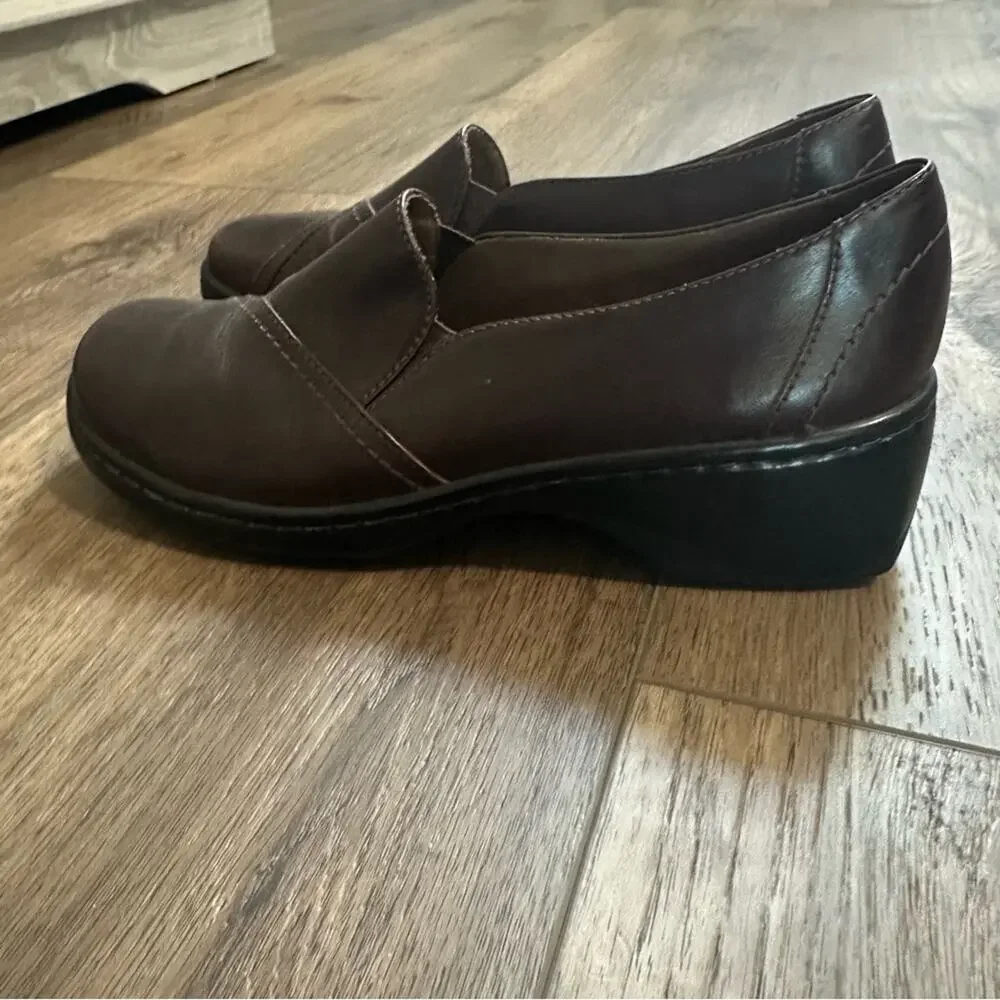 Clarks Brown Slip-on Loafers, Clogs, BlackBerry,‎ Healed, Leather, Women’s 7.5